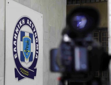 Σύλληψη αλλοδαπού που λήστευε πεζούς στα Εξάρχεια: Είχε συλληφθεί και στο παρελθόν αλλά δεν είχε απελαθεί
